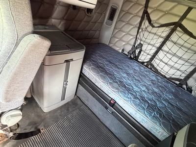 Used 2006 FREIGHTLINER COLUMBIA TANDEM AXLE SEMI TRUCK Conventional trucks Michigan US | Miedema Asset Management Group #1287701