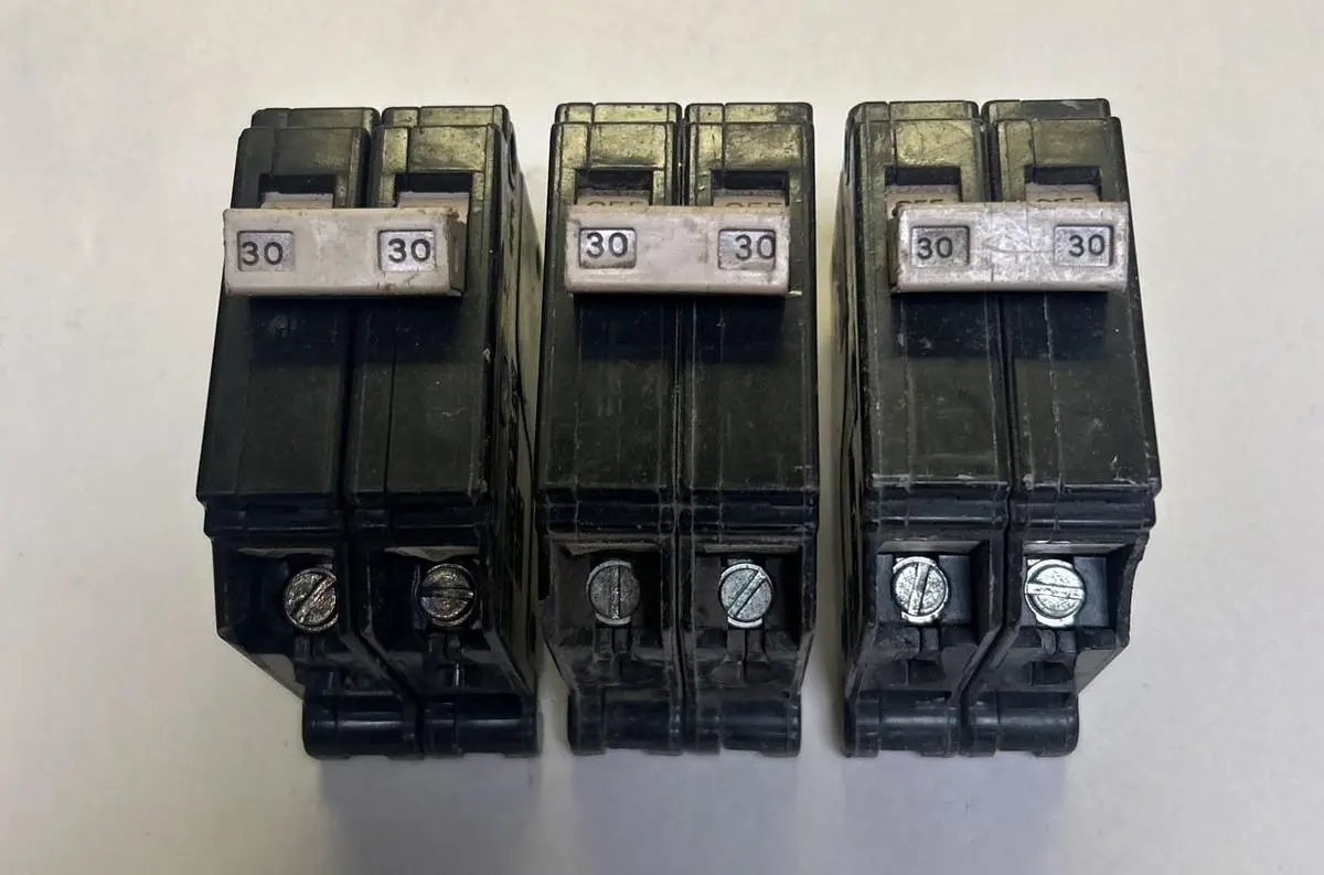Used CUTLER-HAMMER CH230 Miscellaneous Equipment (Electrical & Power) | Surplus Asset Holdings #1200406