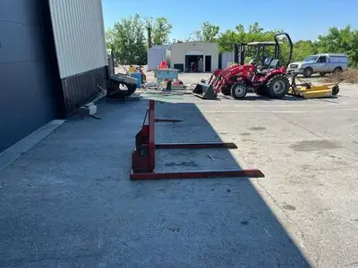 3PT HITCH BALE LIFT Bale Lift | County Equipment Company LLC (3)