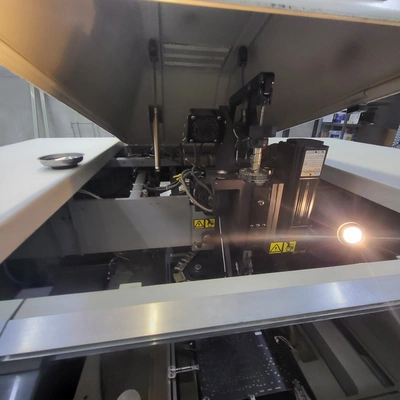 2005 UNIVERSAL RAD 8XT (6380B) RADIAL INSERTION MACHINE Radial | Tekmart International Inc. (10)