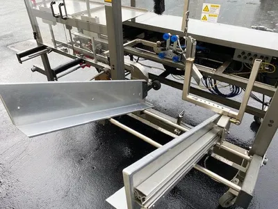 Used COMBI PACKAGING SYSTEMS LLC, CANTON OH 2EZ Case Erectors - Tape Bottom Seal Pennsylvania US | Libra Machine #1568350