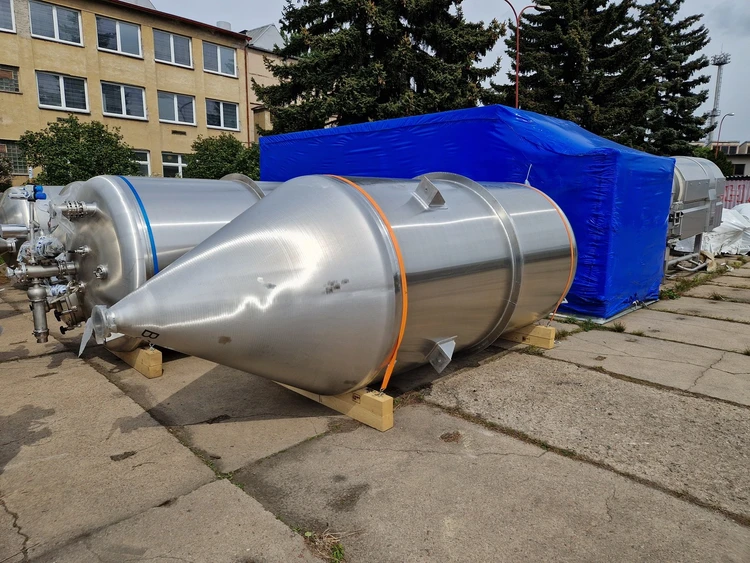 Used 2014 SCHWARTE-MILFOR 5,720 Litre Stainless Steel Tanks CZ | Perry Equipment #123470