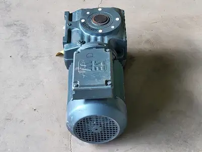 USED SEW-EURODRIVE SAF67DT100LS4