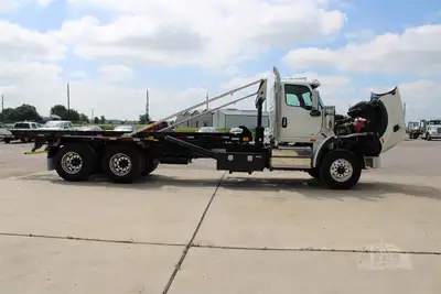 New | in-Stock 2026 INTERNATIONAL HX Rolloff Trucks Texas US | Roll Off Truck World #1491804