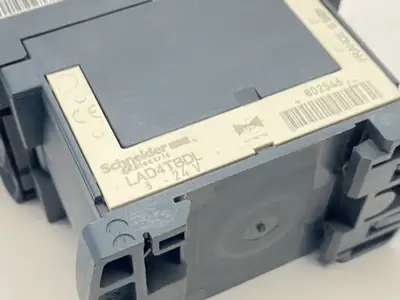 Used Schneider Electric IEC Contactor 3P 32A 480VAC 24VDC Coil PLC Contactors Michigan US | Maverick Industrial Sales #1402008