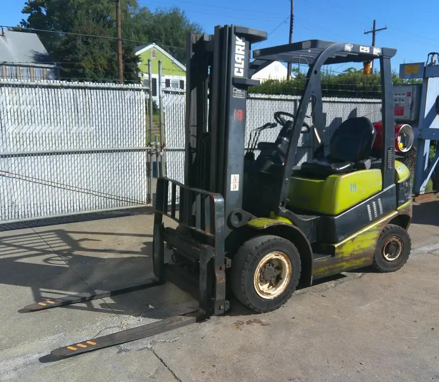 SPC9261  Forklift 4200 lbs. Clark propane forklift model C25L, pneumatic tires, 189" lift height