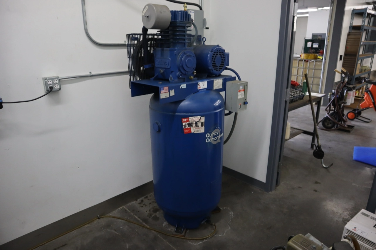 Used QUINCY COMPRESSOR QT-7.5 Lubricated Reciprocating Air Compressors Minnesota US | Machinesused.com #1368564