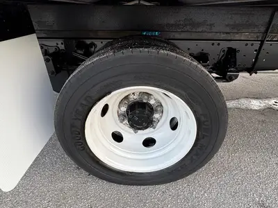 Used 2024 ISUZU NPR HD Box trucks Florida US | Truck and Van Outlet #1509183