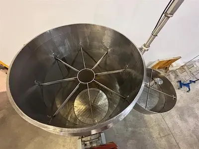 Equinox 3100 liter stainless steel jacketed tank