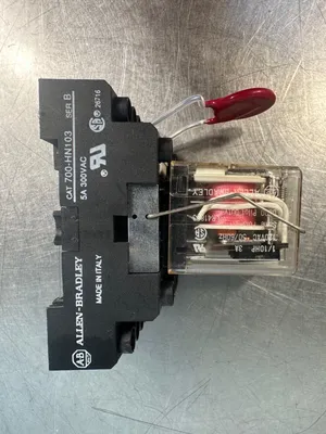Allen Bradley 700-HC14A1 Ser.A/ 700-HN103 Ser.B Relay W/Base (4D-25)