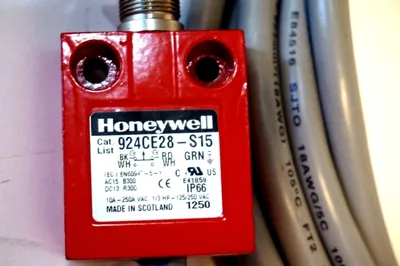 NEW HONEYWELL 924CE28-S15 MICRO SWITCH 924CE28S15