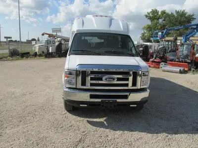 Used 2013 FORD E350 Minibuses Manitoba CA | Conquest Truck & Auto Sales #1421359