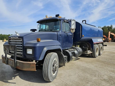 Used 1997 MACK RD690S Water Trucks North Carolina US | Southeastern Equipment Corp #1467791