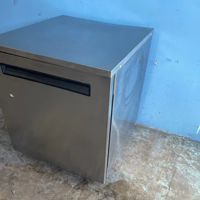 75-0448 Delfield Star2 27" Self Contained Undercounter Cooler
