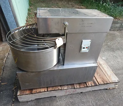 USED UNNOWN SIMILAR TO ARTOFEX DOUGH MIXER