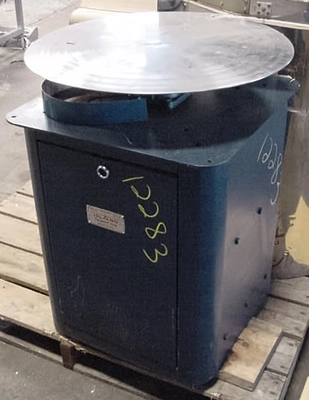 USED ISLAND EQUIPMENT ACCUMULATING TABLE