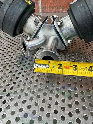 USED 2 ITT PURE FLO ADVANTAGE 4 - WAY DIAPHRAGM VALVE W/ 1" SANITARY FITTING