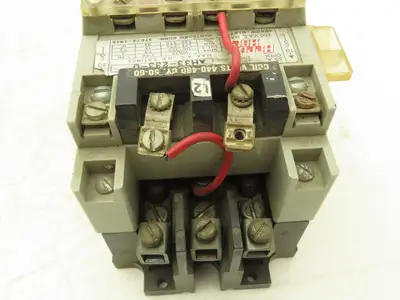Arrow Hart AH33-233-U Motor Starter Contactor 3Ph 25Hp Size 3 550VAC W/480V Coil