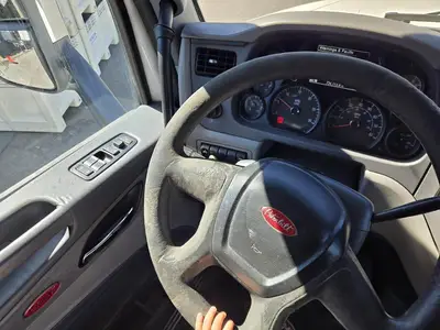 USED 2015 PETERBILT 579