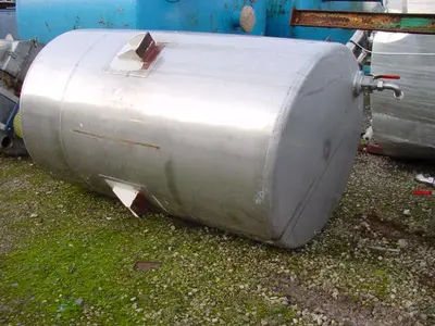2200L S/S Vertical Enc  Tank