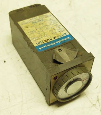 YAMATAKE HONEYWELL JR7710A 100 Deg C T/C Temperature Controller 100 VAC Panel