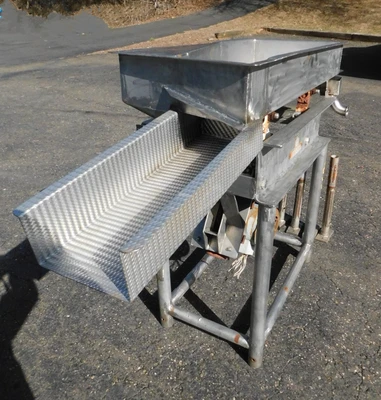 USED AJAX LO VEYOR VIBRATORY PAN