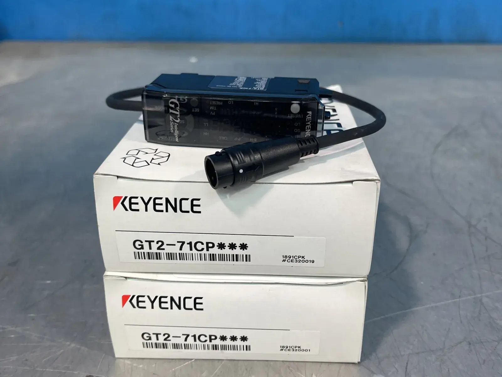 USED KEYENCE GT271CP