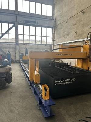MICROSTEP CNC Plasma Cutter, condition of a new, 700 run hrs only