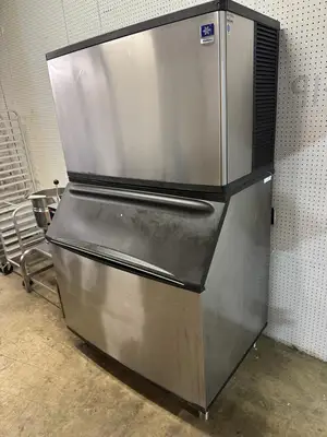 Used Manitowoc Used Manitowoc QY1305W 1250lbs/day Water Cooled Ice Machine With 710lb Bin Ice Machines Illinois US | Falcon Restaurant Supply #1374926
