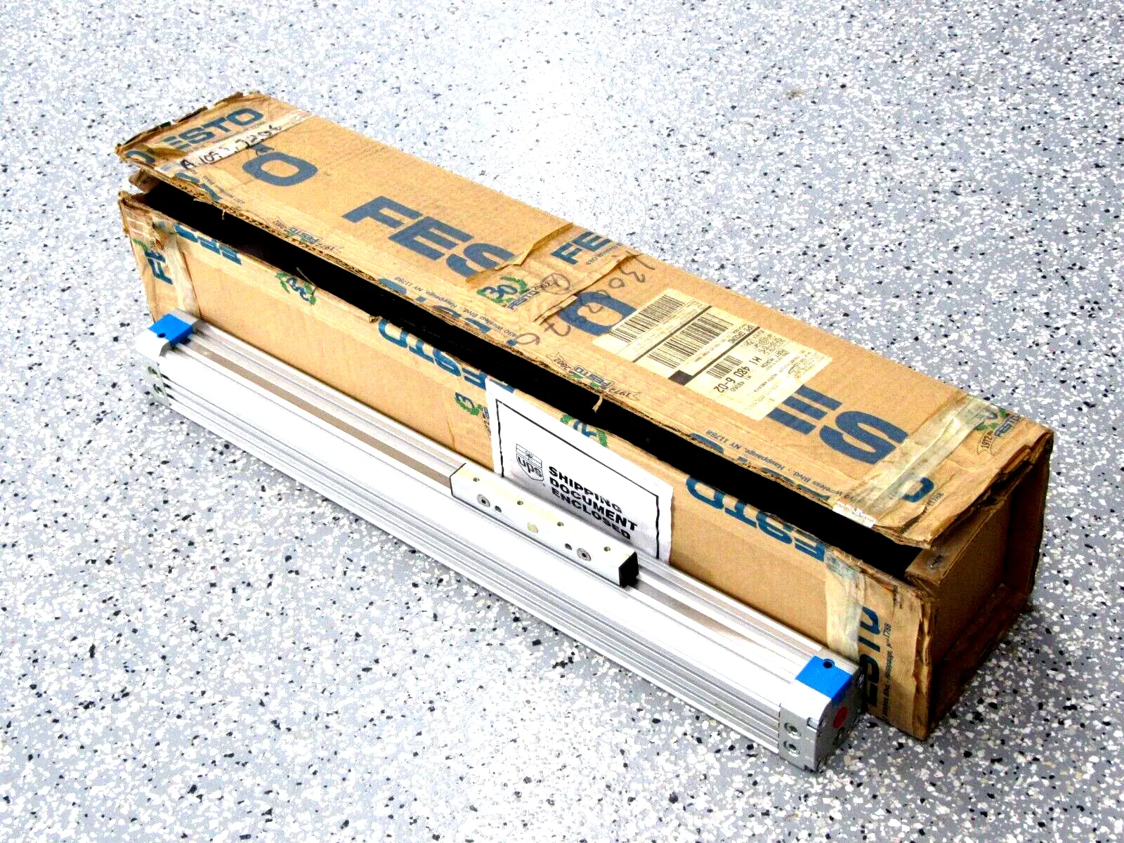 NEW FESTO DGP-40-422-PPV-A-B CYLINDER LINEAR DRIVE DGP40422PPVAB SAW00001