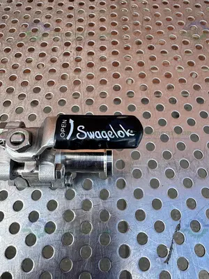USED SWAGELOK SS-62TSC8 -EP  STAINLESS STEEL BALL VALVE  W/ 1/2" SANITARY FITTING