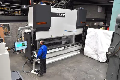 USED LVD PPEB TURBO 220 TON X 4200 MM CNC