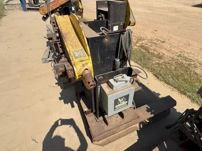 1,250 LB STINGER MODEL #P-1250 PIPE WELDING POSITIONER WITH 30" GRIPPER CHUCK : YOBRO #25215