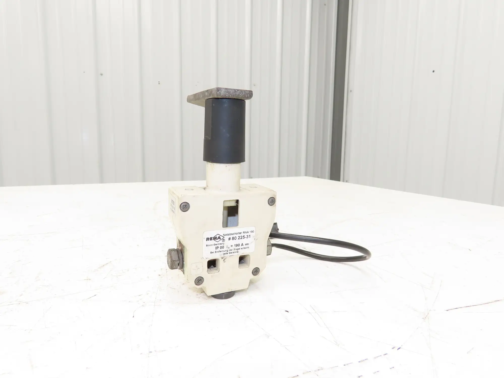Linde 8022531 Electric Forklift Push Pull Switch E18C-02