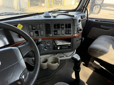 Used 2006 VOLVO VNM Conventional trucks Indiana US | Miedema Asset Management Group #1414527