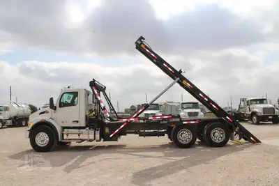 New | in-Stock 2027 PETERBILT 548 Rolloff Trucks Texas US | Roll Off Truck World #1492003
