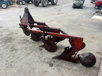 FORD 101 3 BOTTOM PLOW Plow | County Equipment Company LLC (5)