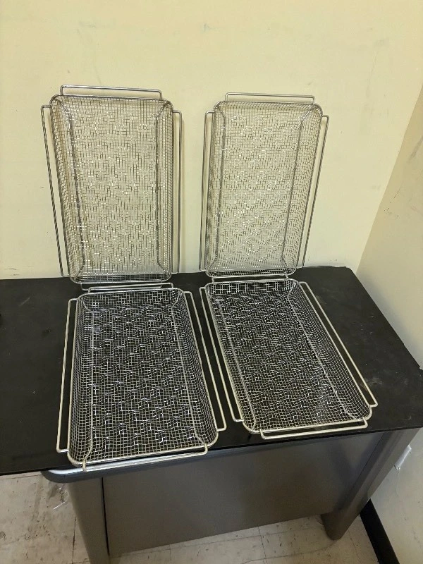 set of 4 wired baking sheets