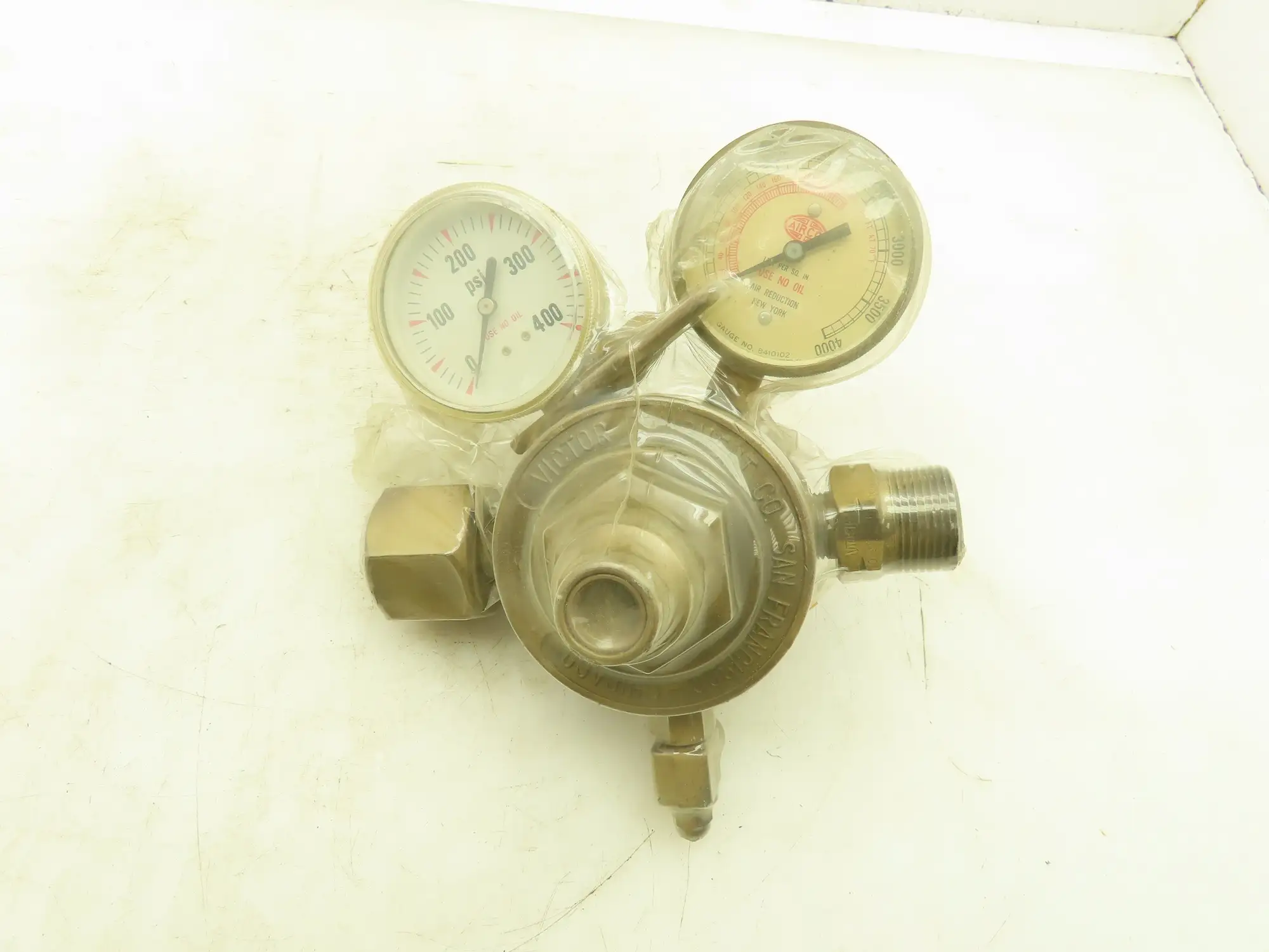Victor Equipment VTS702M2 Hydrogen Regulator w/2-Gauges 0-400PSI & 0-4000PSI