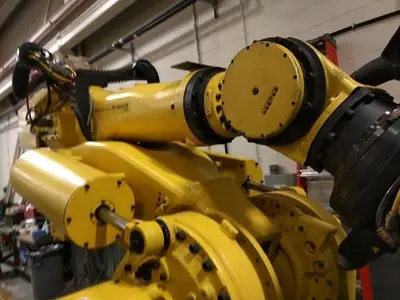 Used 2012 FANUC M900IB/700 6 AXIS CNC ROBOT WITH R30IB CONTROLLER  & 7TH AXIS 15' LONG TRACK. Robots | Harbor Machinery Inc. #1283286