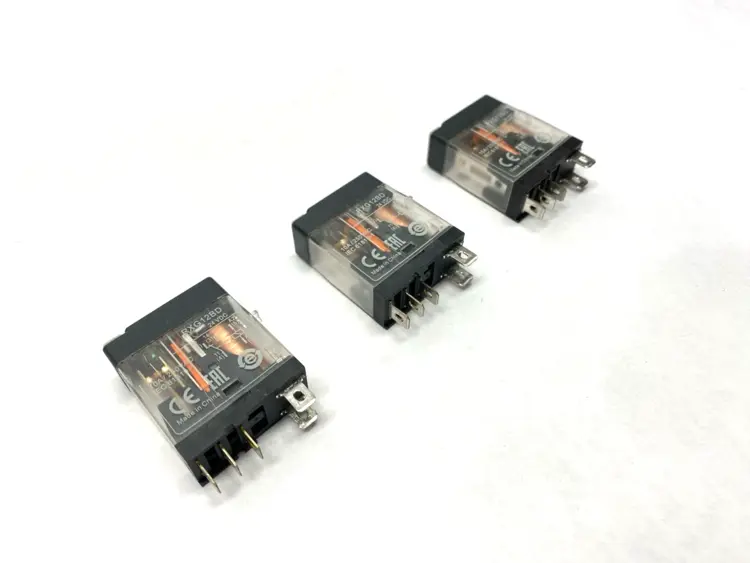 Used SCHNEIDER ELECTRIC INTERFACE PLUG-IN RELAY 24VDC 10A LOT OF 3 Relays & Switches | Maverick Industrial Sales #1104307