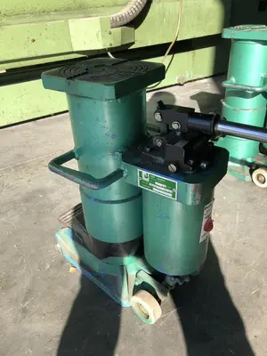 USED LGH 25 TON JACK