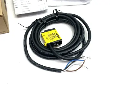 USED BANNER ENGINEERING MINI-BEAM DIVERGENT DIFFUSE SENSOR RANGE: 130MM 26264