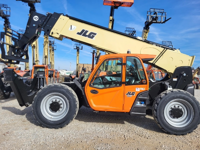 USED 2023 JLG 1055