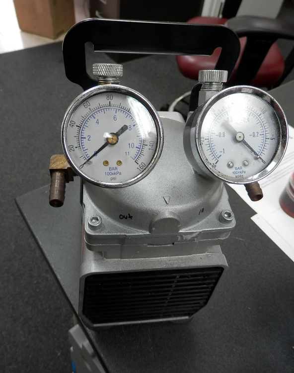 Used GAST _UNKNOWN_ Vacuum Pumps California US | Biotech Equipment Sales #1464382