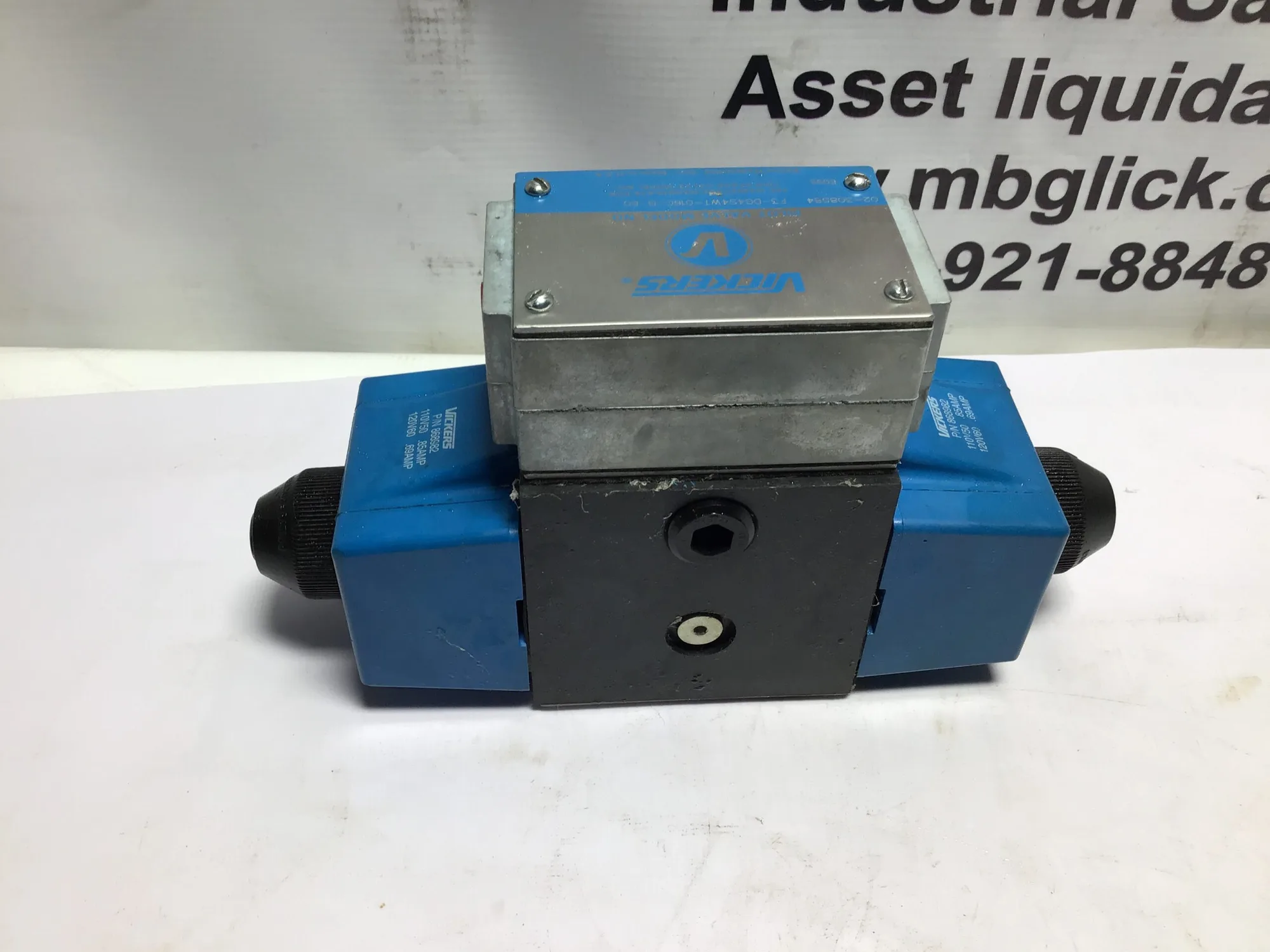 Vickers F3DG4S4016CB60 Pilot Valve Model F3-DG4S4WT-016C-B-60 PN: 868982