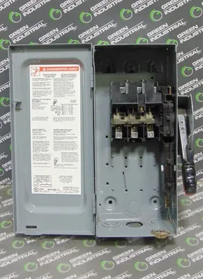 Square D HU361 Heavy Duty Non-Fusible Safety Switch 30 Amps 600VAC Used