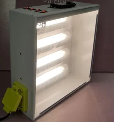 QTY. 1. LIGHT BOX 18" X 18" HAS 4 LIGHTS MODEL: GL...