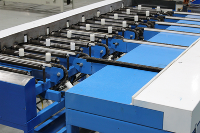 Ultimizers S-Transfer Lateral Infeed for Optimizing Saw