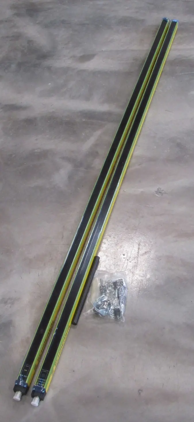 NEW SCHMERSAL 1216631 LIGHT CURTAIN SET SLC440-ER-1450-14-01